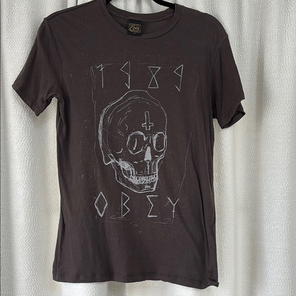 Obey women’s XS dark grey Graphic T-Shirt